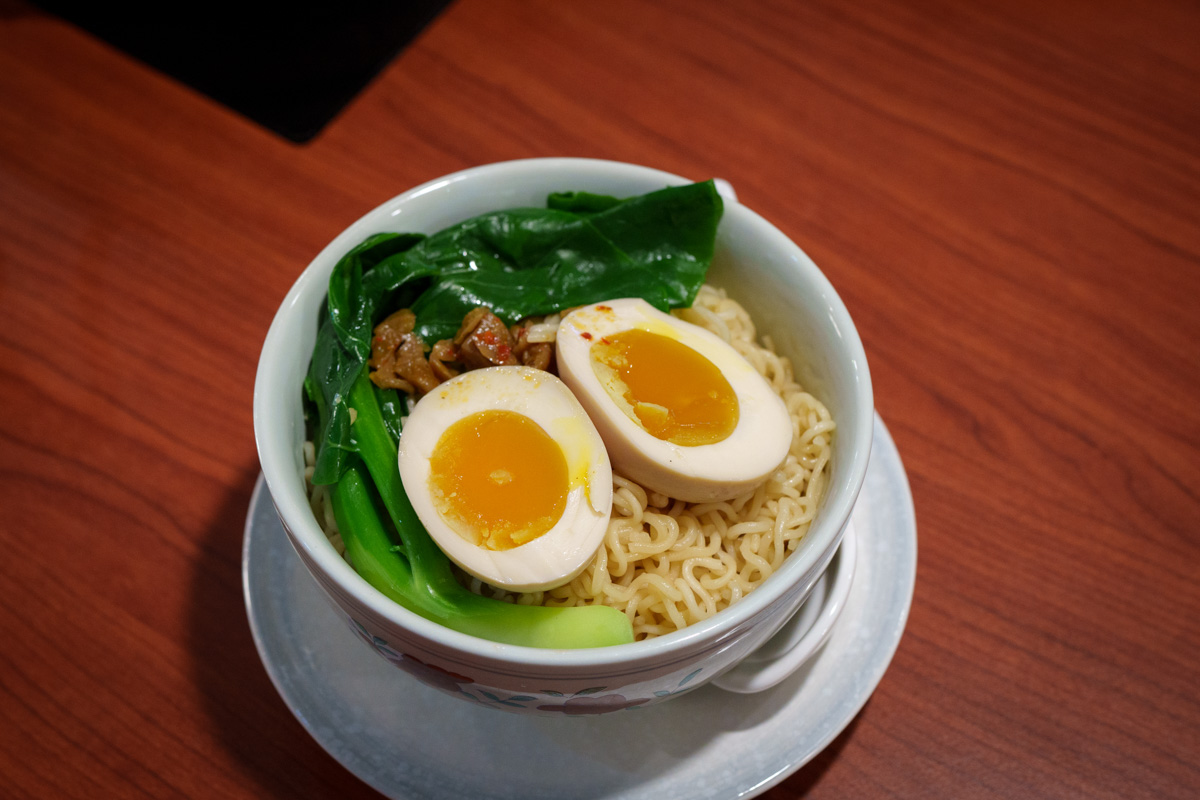 【如嫦】台北中山國中站火鍋美食推薦，980元起大啖最多蛤蠣的火鍋店！一鍋兩吃港式雞煲，被港式料理耽誤的火鍋！