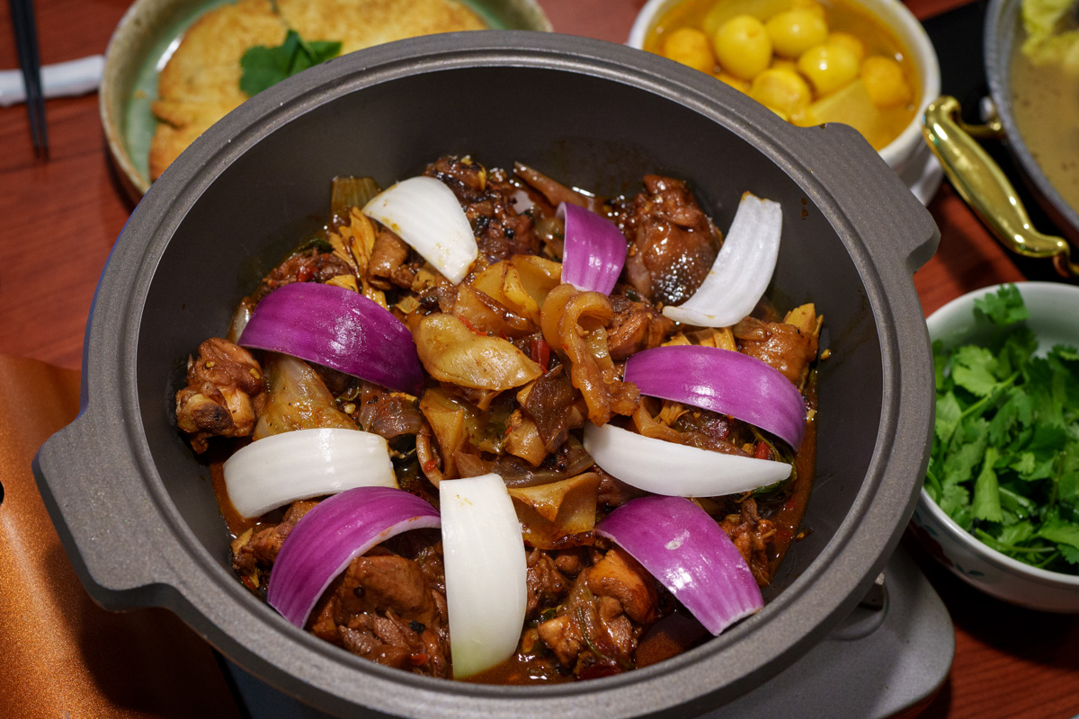 【如嫦】台北中山國中站火鍋美食推薦，980元起大啖最多蛤蠣的火鍋店！一鍋兩吃港式雞煲，被港式料理耽誤的火鍋！