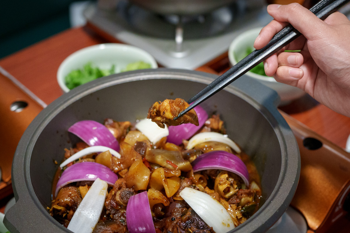 【如嫦】台北中山國中站火鍋美食推薦，980元起大啖最多蛤蠣的火鍋店！一鍋兩吃港式雞煲，被港式料理耽誤的火鍋！