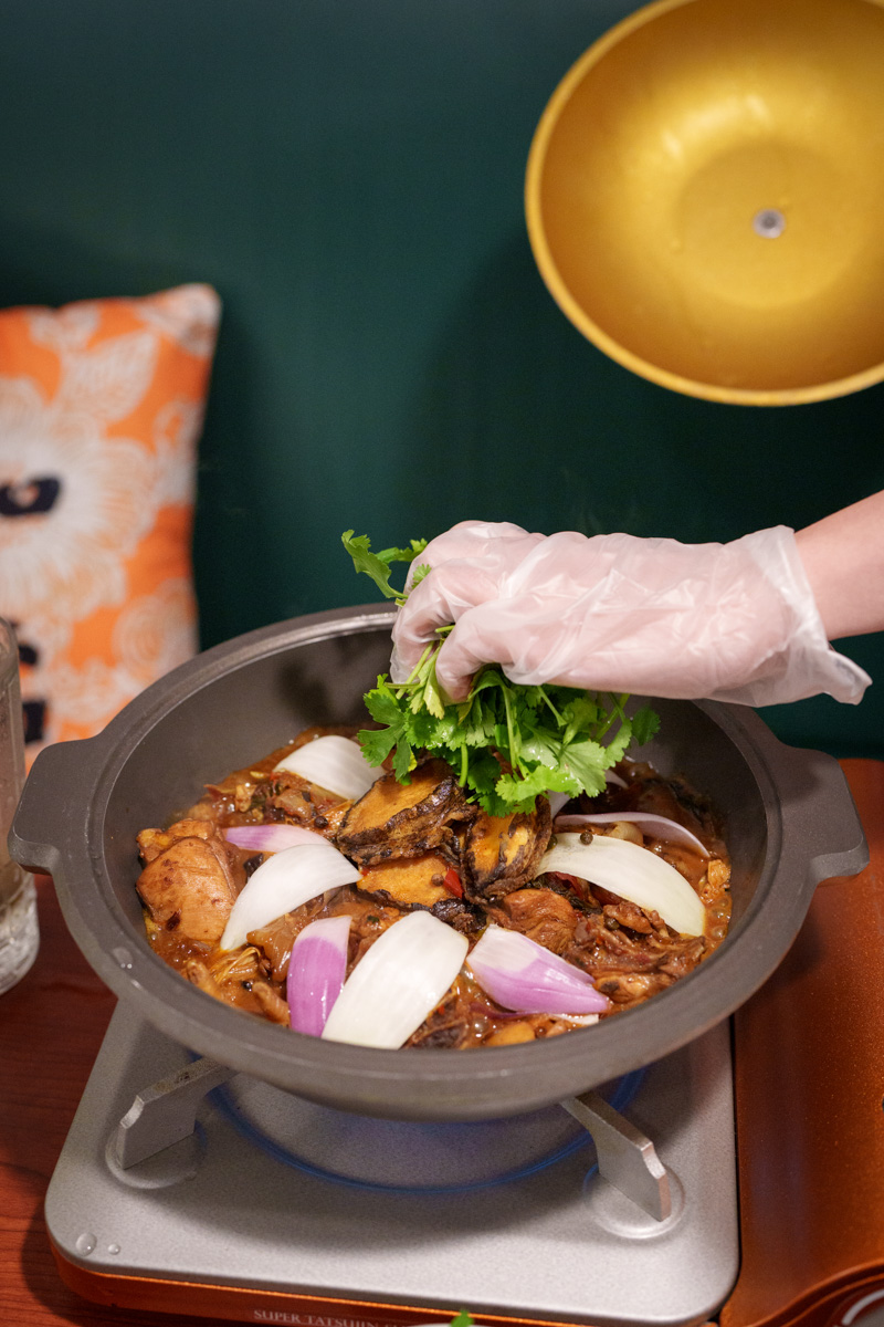 【如嫦】台北中山國中站火鍋美食推薦，980元起大啖最多蛤蠣的火鍋店！一鍋兩吃港式雞煲，被港式料理耽誤的火鍋！