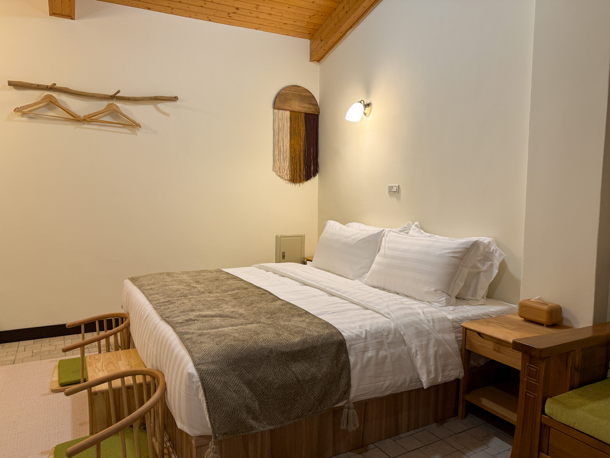 【隱山居-木屋館】九份2人入住質感民宿推薦，台灣杉木建築！全木質設計靜謐空間，30秒步行到九份老街！