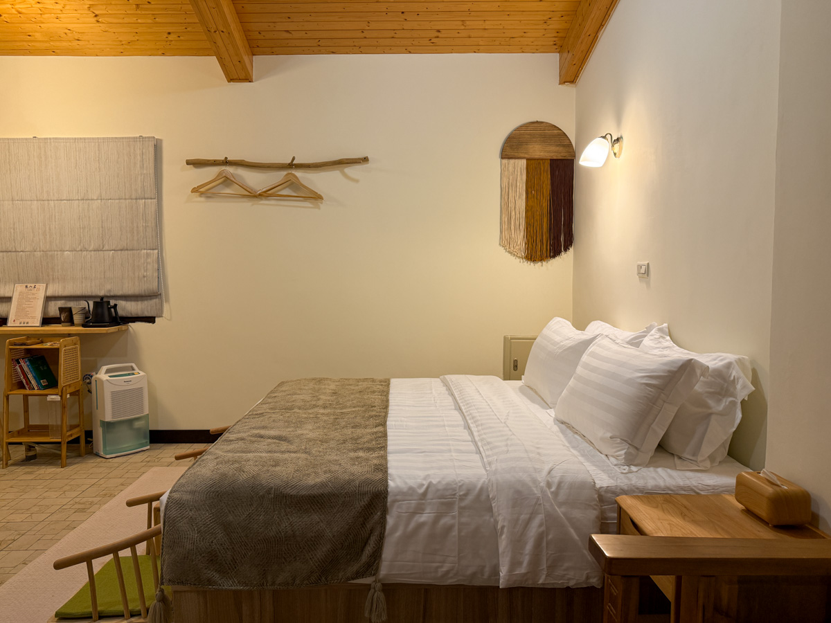 【隱山居-木屋館】九份2人入住質感民宿推薦，台灣杉木建築！全木質設計靜謐空間，30秒步行到九份老街！