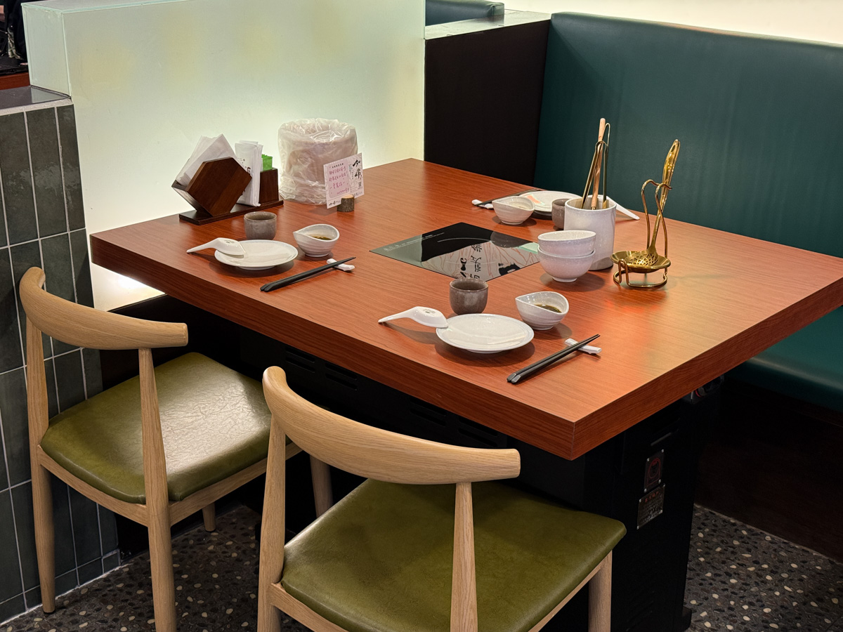 【如嫦】台北中山國中站火鍋美食推薦，980元起大啖最多蛤蠣的火鍋店！一鍋兩吃港式雞煲，被港式料理耽誤的火鍋！