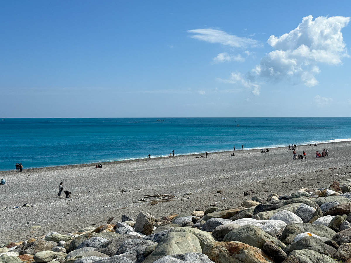 【七星潭攻略】花蓮必去月牙灣!日出、疊石、必吃美食交通懶人包 - 第9張圖 【七星潭攻略】花蓮必去月牙灣!日出、疊石、必吃美食交通懶人包