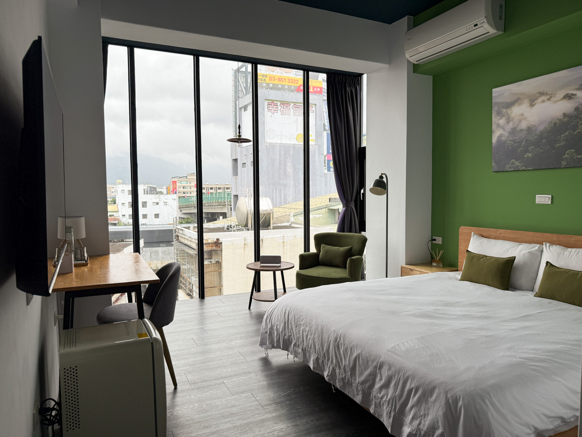 【吾庭文旅】花蓮市區質感電梯民宿推薦，7大房型唯美設計，入住享免費早餐，24小時交誼廳附免費咖啡點心