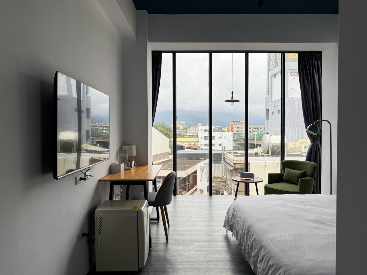 【吾庭文旅】花蓮市區質感電梯民宿推薦，7大房型唯美設計，入住享免費早餐，24小時交誼廳附免費咖啡點心